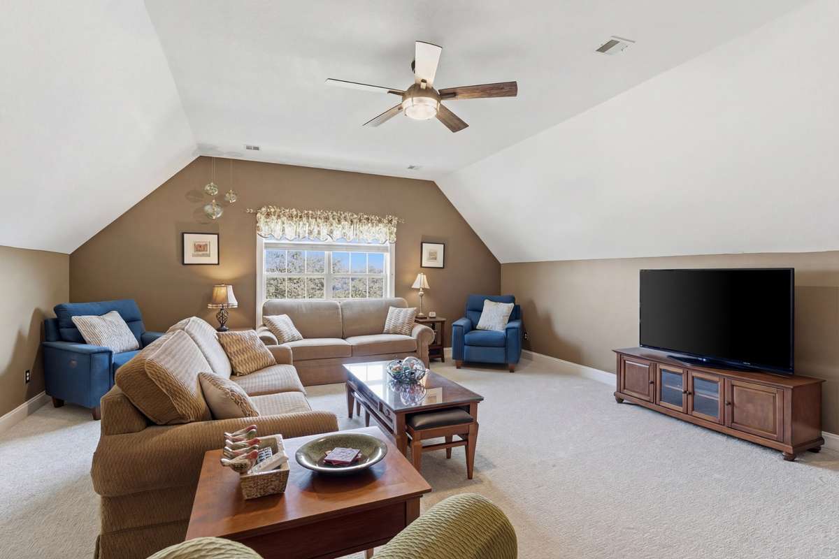 This room is so spacious and has so many possibilities.