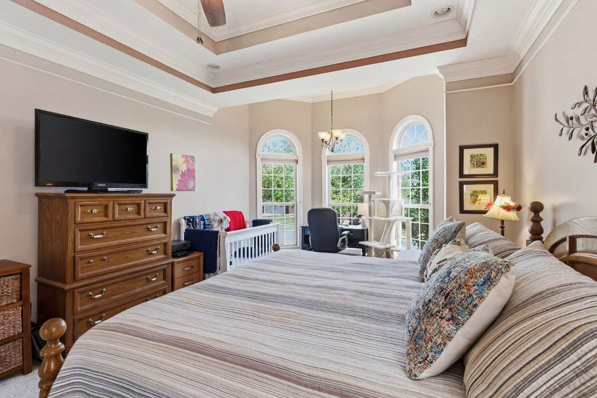 Tray ceiling and large windows