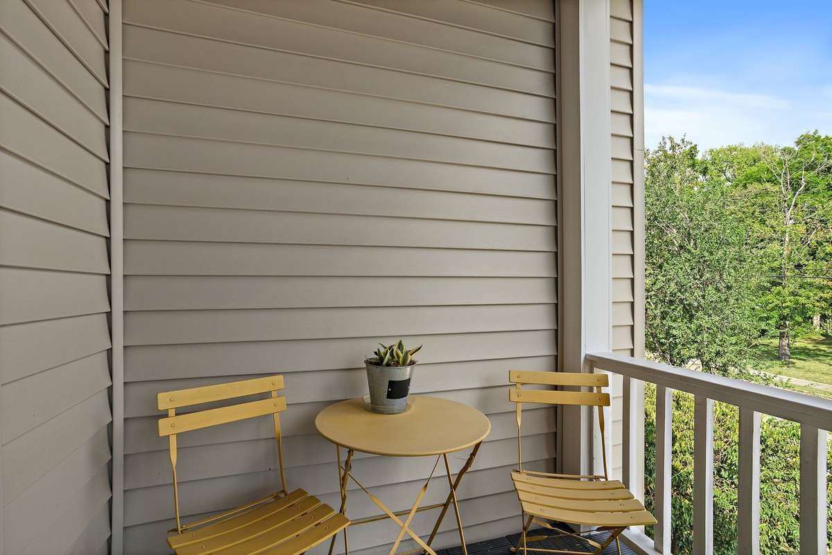 Second story porch
