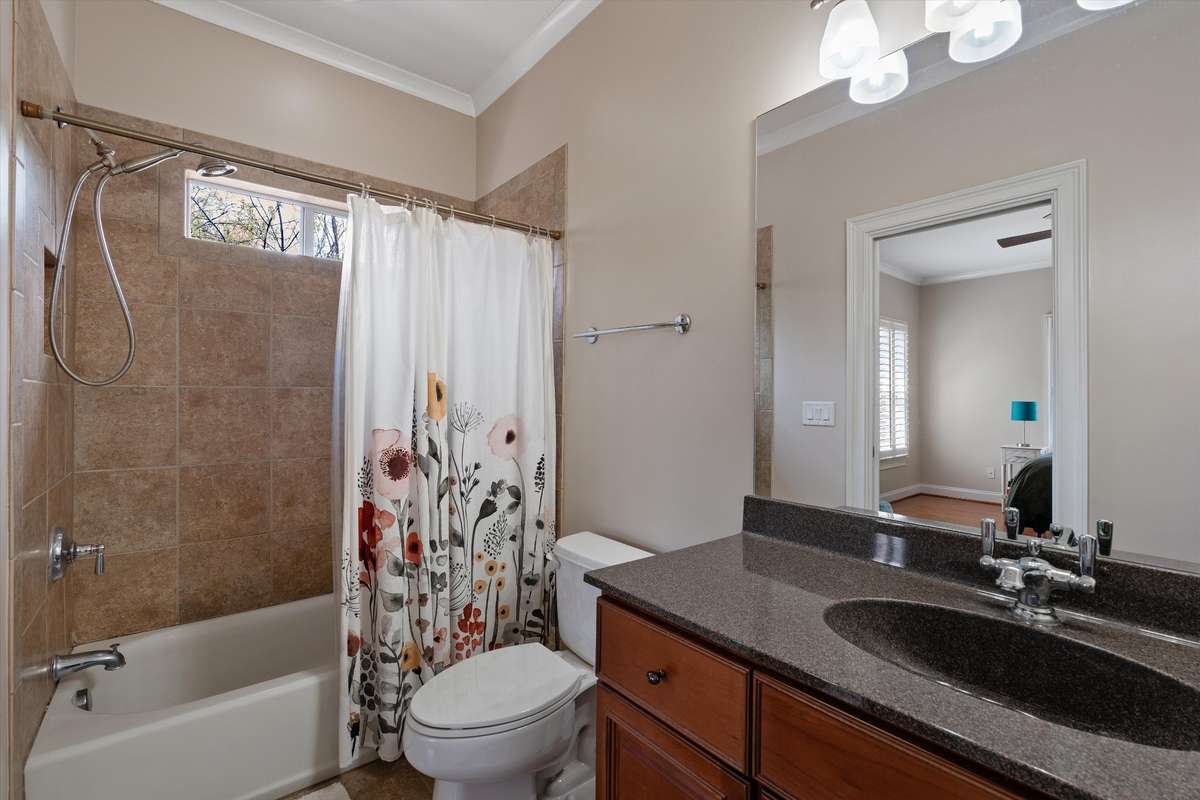 En suite bath