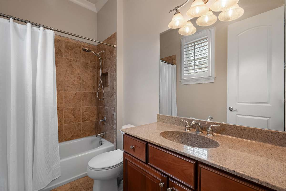 En suite bath with first floor guest room