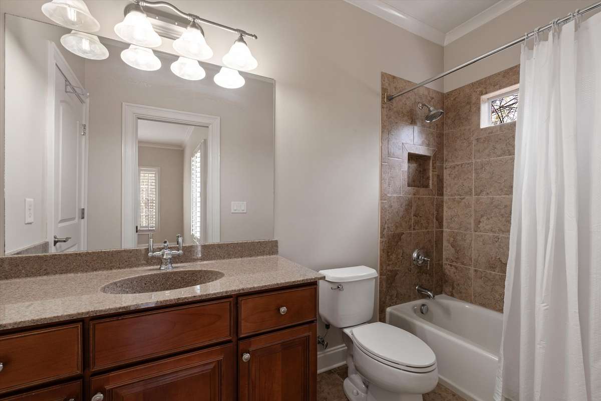 All bedrooms have an en suite bath