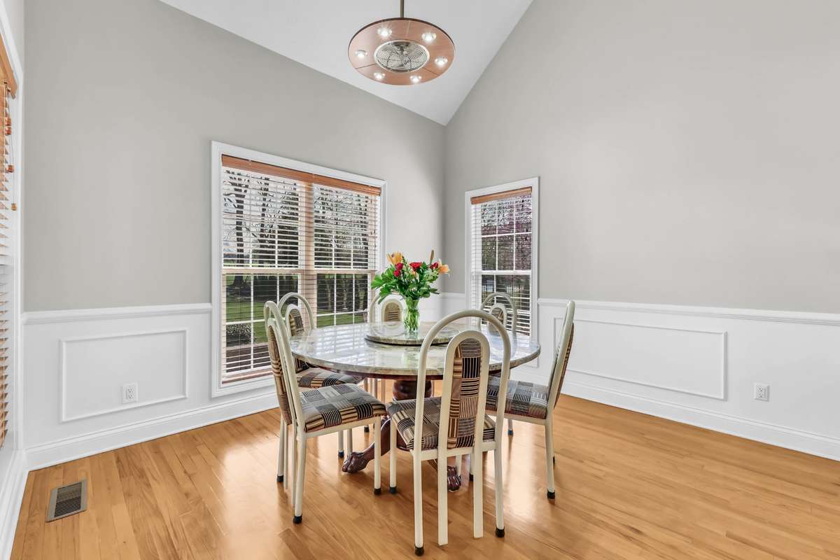 Large Eat-in Area w/ Lots of Natural Lighting & Wainscoting!