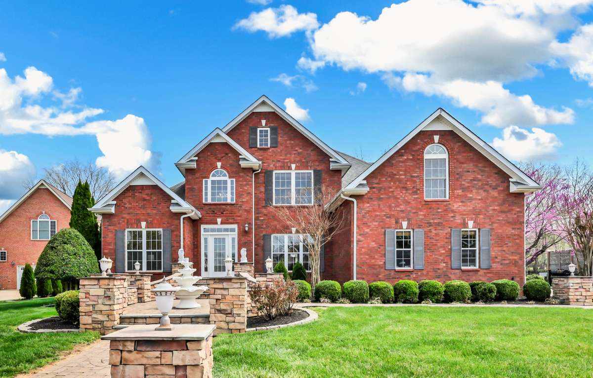 Welcome to 3266 Quincy Ln, This Could Be Your New Home! Fresh Paint Throughout Interior!