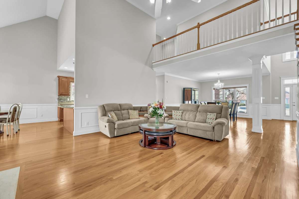 Spacious Living Room & Catwalk Above!