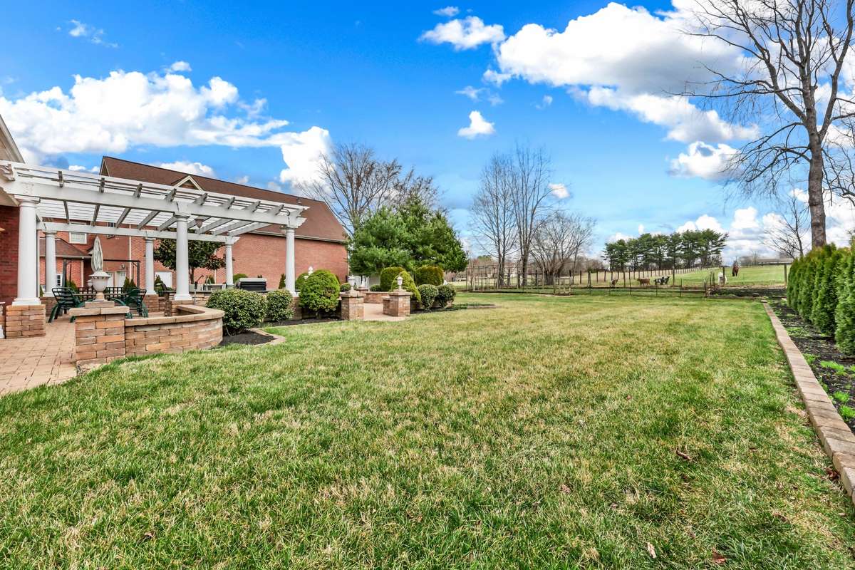 Country Living Setting in the Heart of Sango! What Are You Waiting For?! Call a Realtor Today to View this Amazing Home!