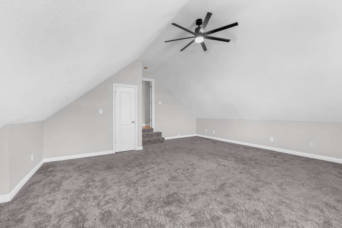 Huge Bonus Room OR 4th Bedroom!