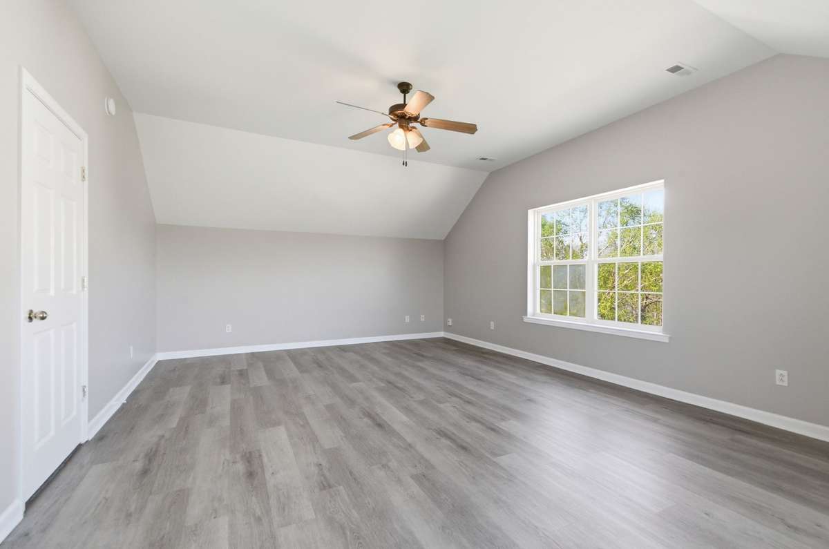 Also, spacious open layout with multiple windows, offering great natural light and flexibility for a variety of uses.