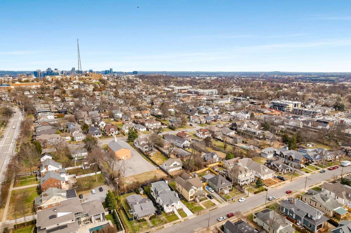 Dallas Avenue is located in between Belmont Boulevard, and 12th South Ave, just a few miles south of Downtown Nashville.  Also conveniently located to 8th Avenue District (Publix), Wedgewood Houston, and Green Hills neighborhoods