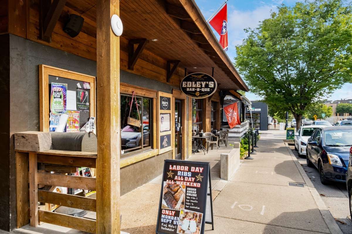 12th South Neighborhood Restaurant - Edley's BBQ