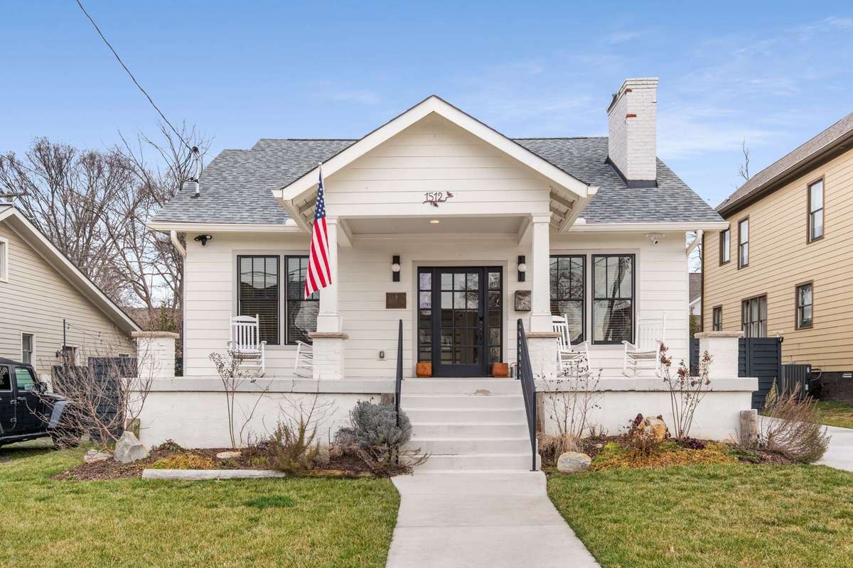 Dive into 1512 Dallas Avenue, a well designed residence conveniently located in between the 12th South and Belmont Boulevard neighborhood districts