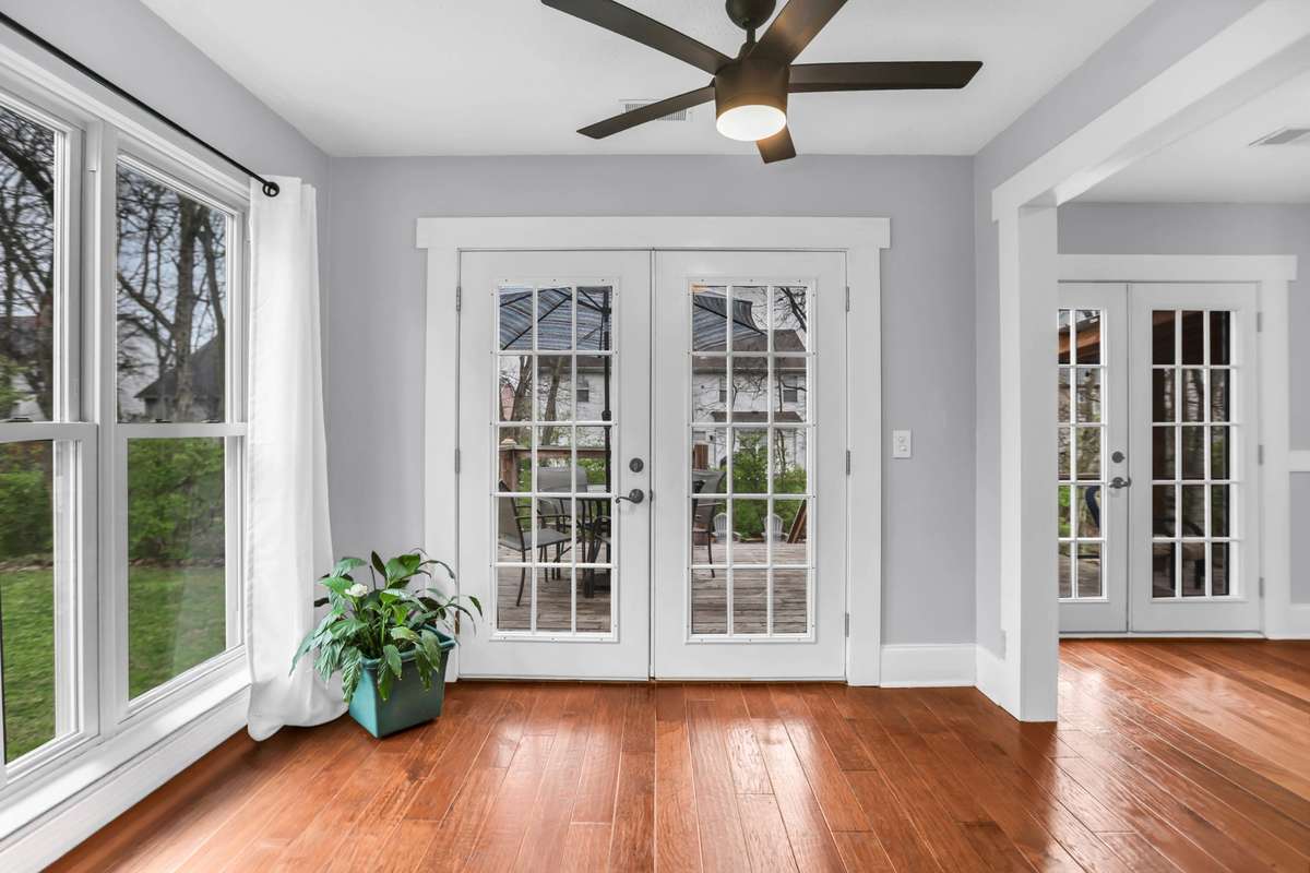 You'll enjoy the natural light in this eat-in kitchen.