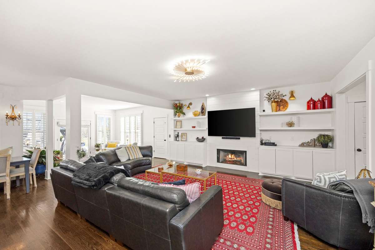 Great Room off of Kitchen Area w/Additional Sitting Area.