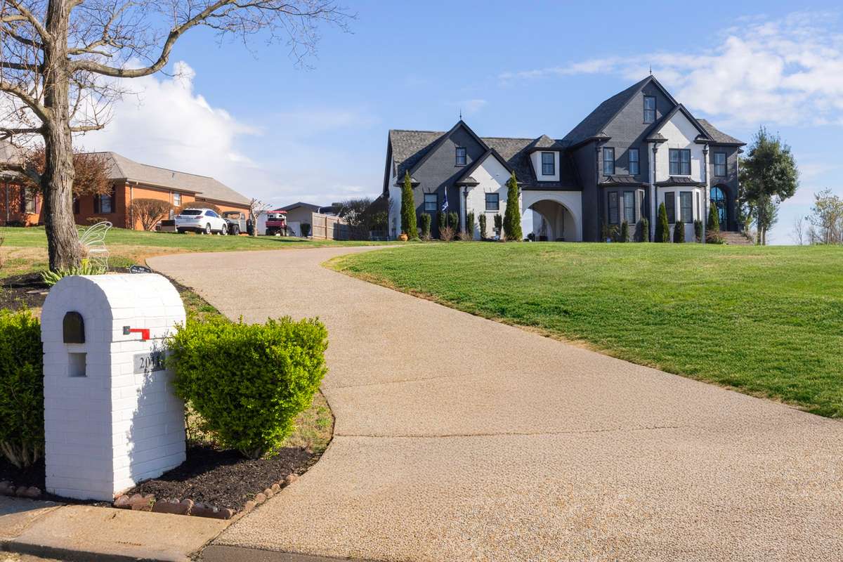 Welcome Home! 2011 Dorchester Dr, Lebanon, TN.