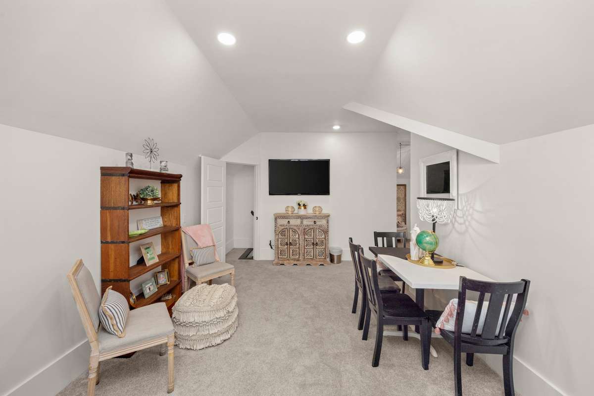Large 5th Bedroom on 3rd Level of Main Living Area. Full Bathroom.