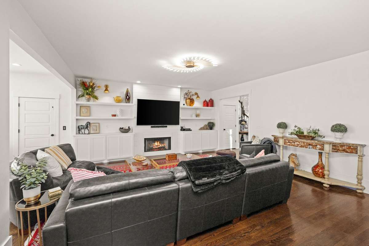 Great Room off of Kitchen Area w/Additional Sitting Area.