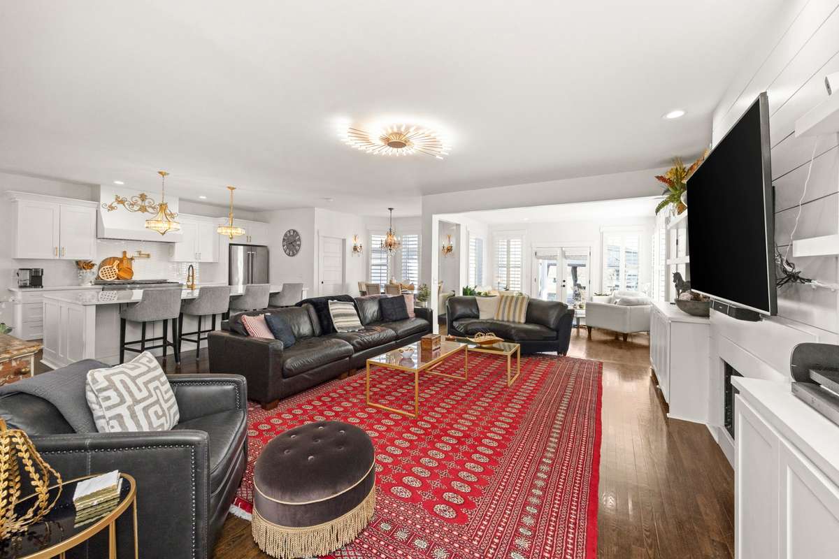 Great Room off of Kitchen Area w/Additional Sitting Area.