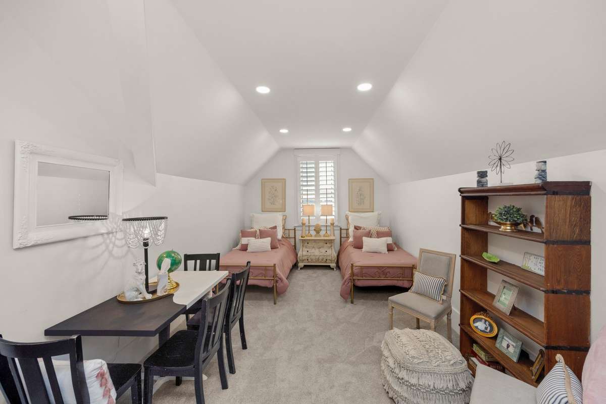 Large 5th Bedroom on 3rd Level of Main Living Area. Full Bathroom.