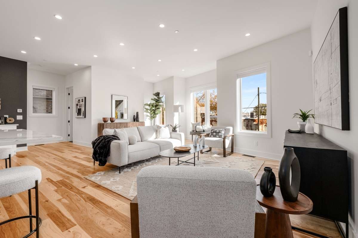 Host your next gathering with ease and comfort in this dynamic space.
