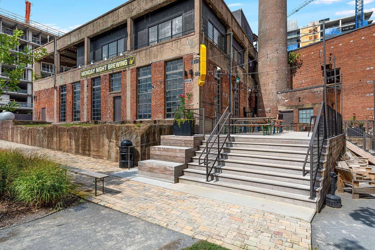 Monday Night Brewing is located right along the river in the heart of the brand new Neuoff district.