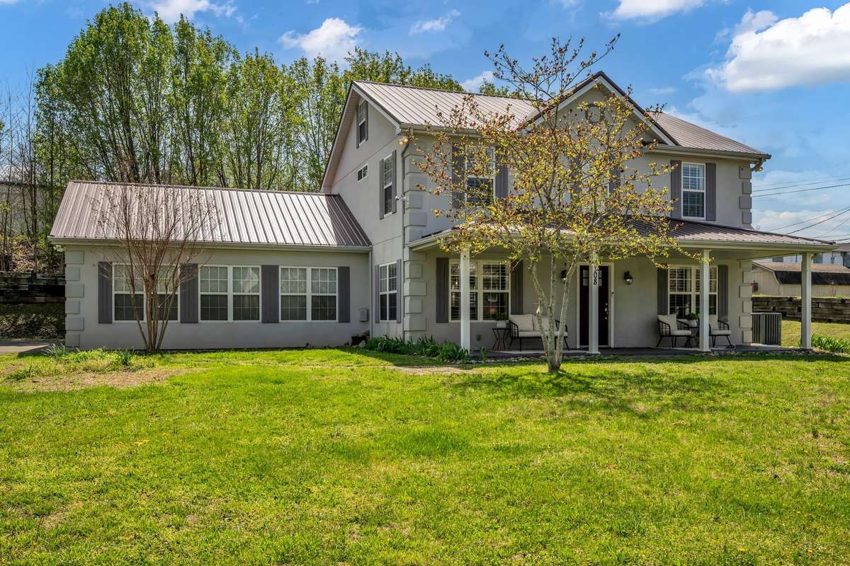 INCREDIBLE Curb Appeal!!!