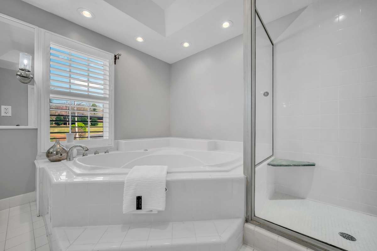 RELAX + RENEW
Large Soaking Tub + Separate Shower