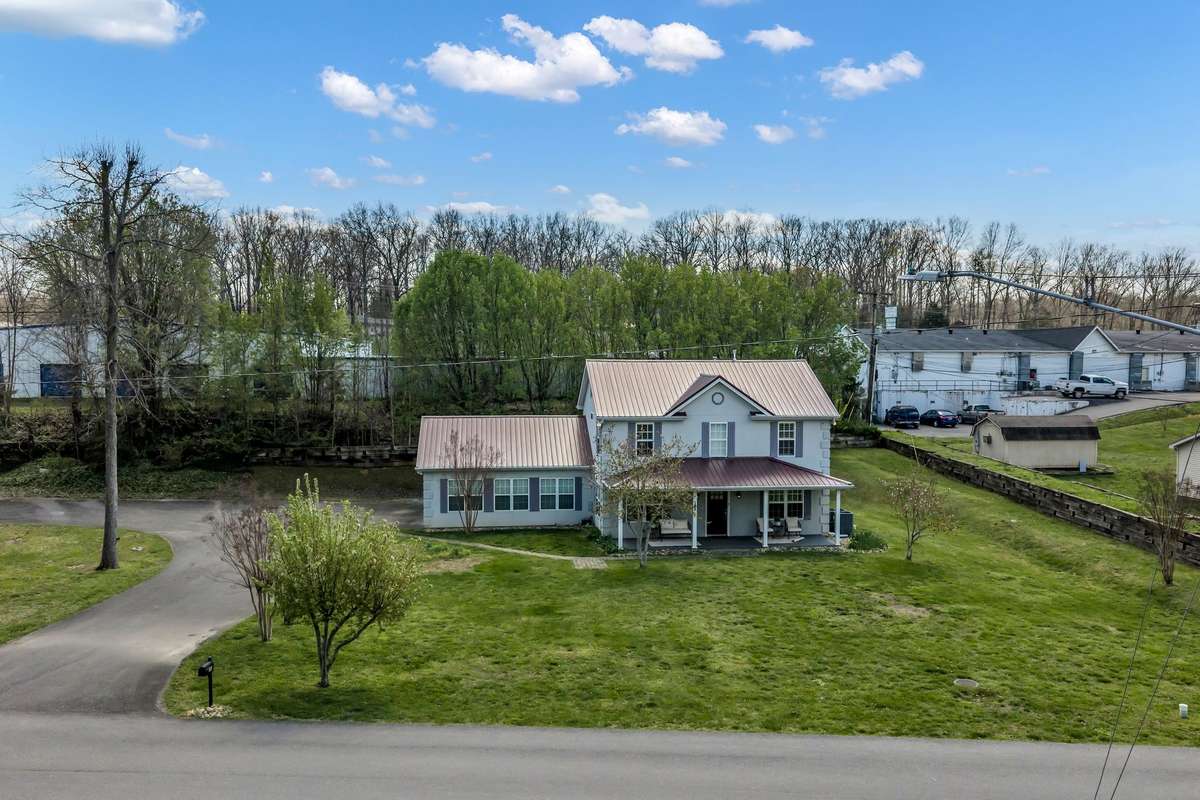 Rare Opportunity to Own a Newer Home at Luther Lake!!!