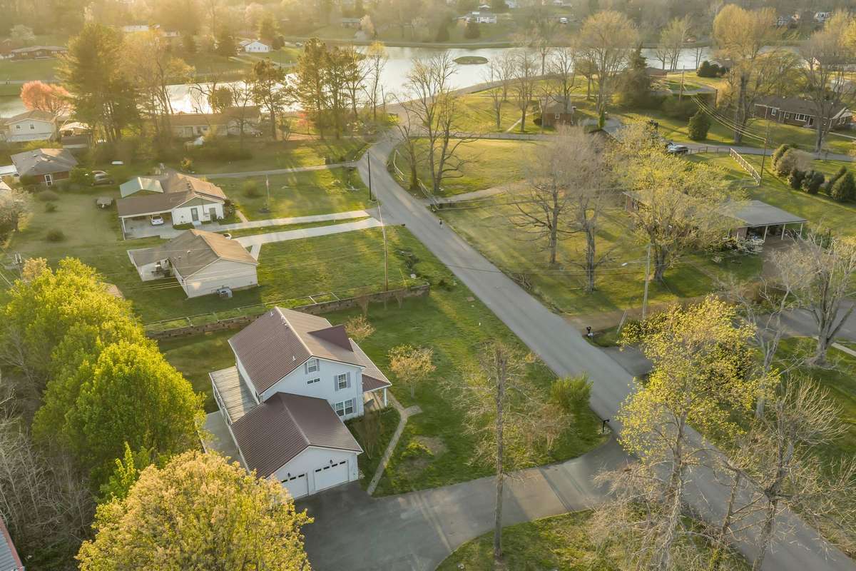 Less than 1 Minute Off the Waterfront Lots at Luther Lake!!!