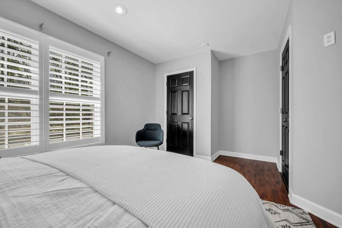 HIGHLY Sought After Discovery School Zoning