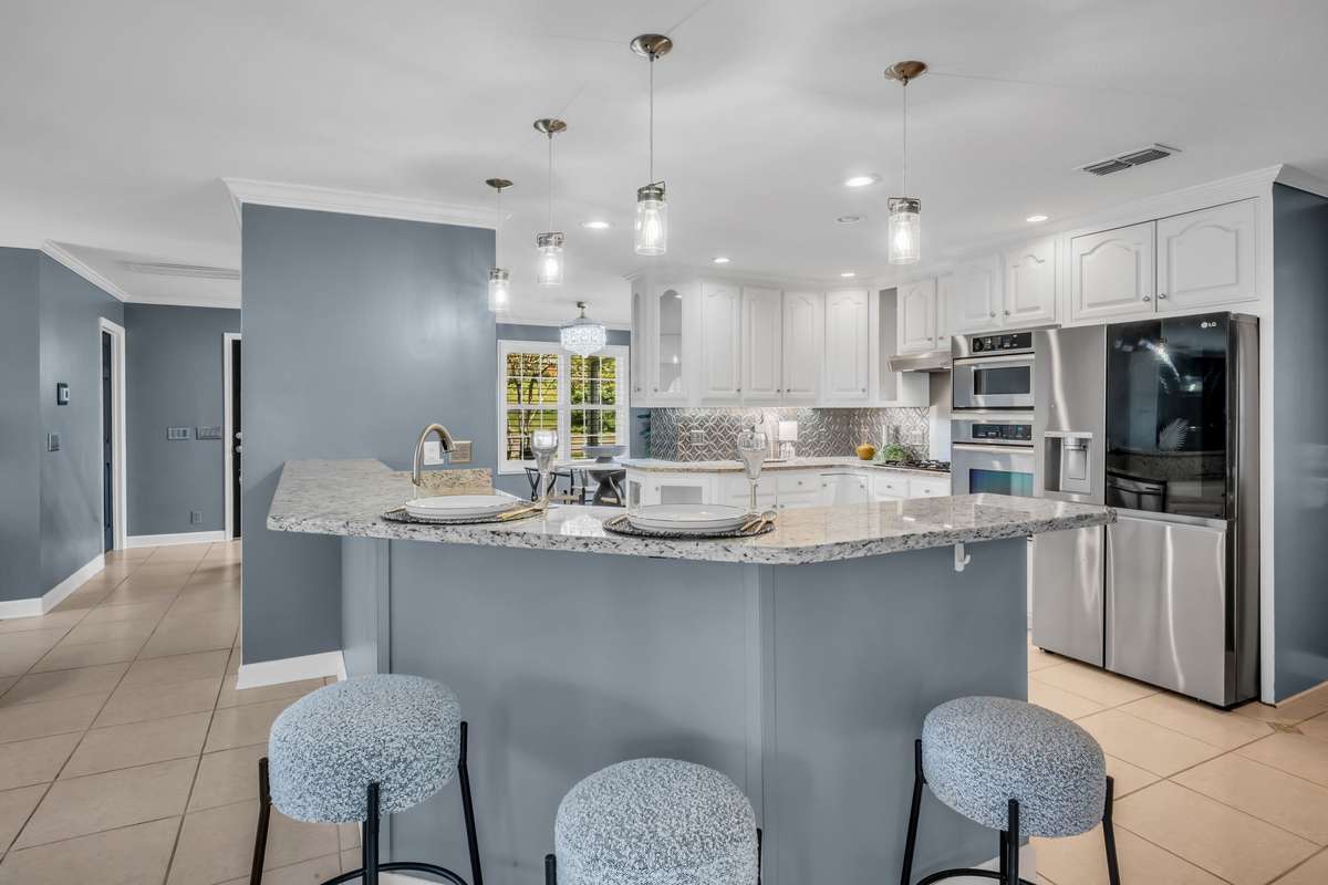 UPGRADED Granite Breakfast Bar/Serving Station