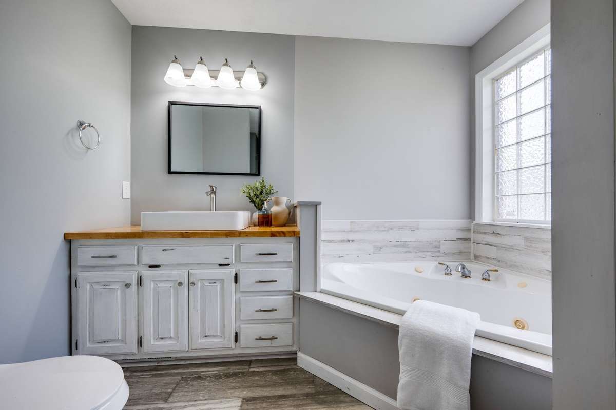 SPA WORTHY Primary Bathroom w/ Soaking Tub