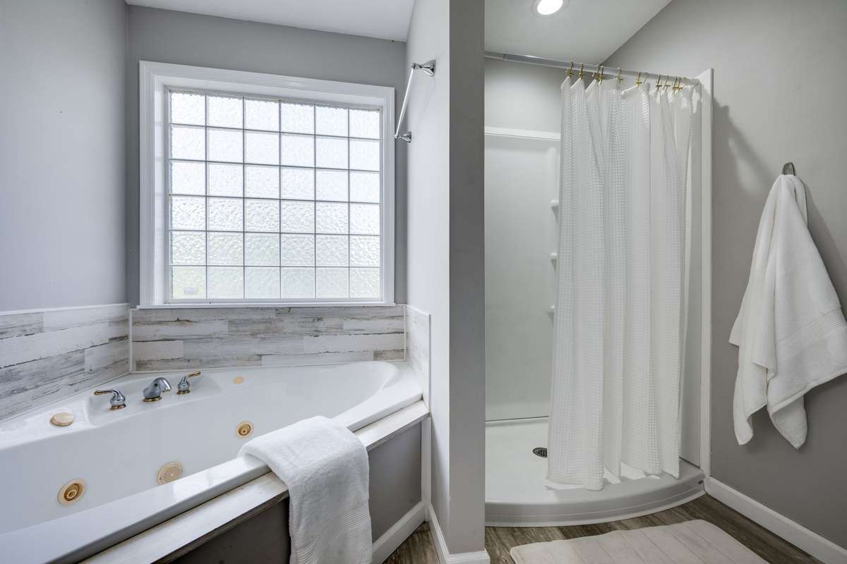 LARGE Shower + Separate Tub
