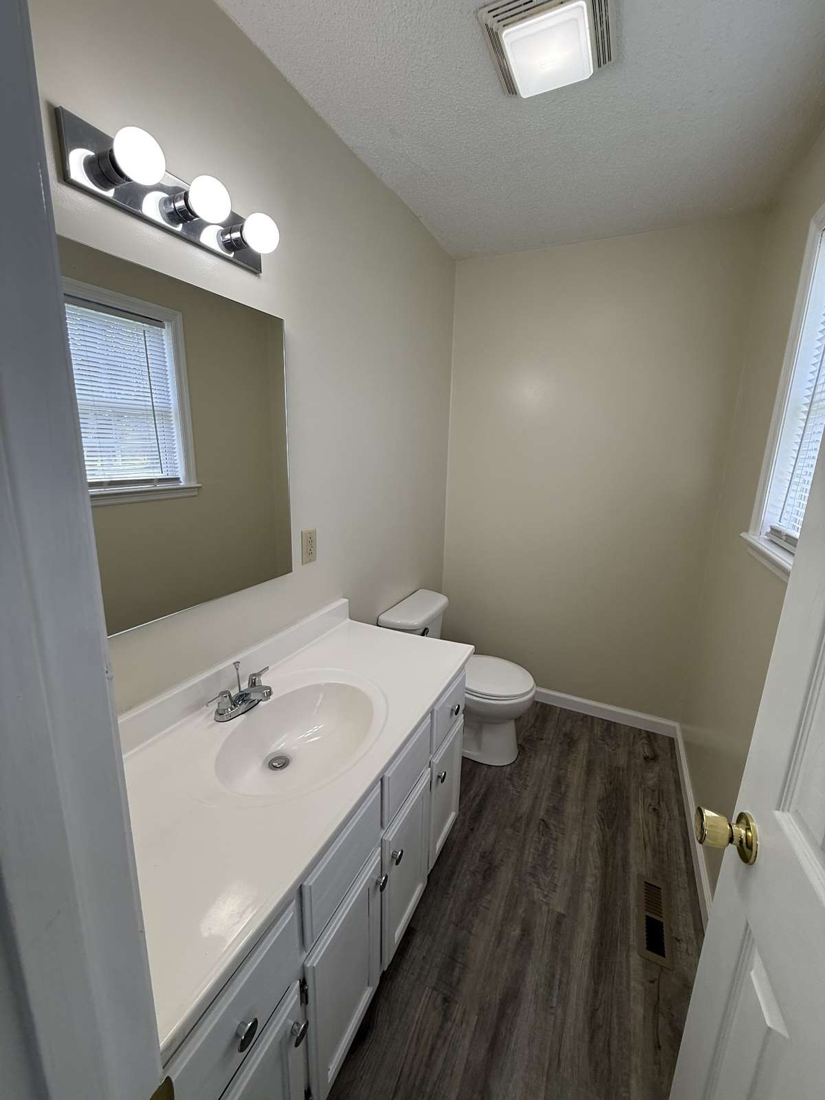1/2 bath off primary