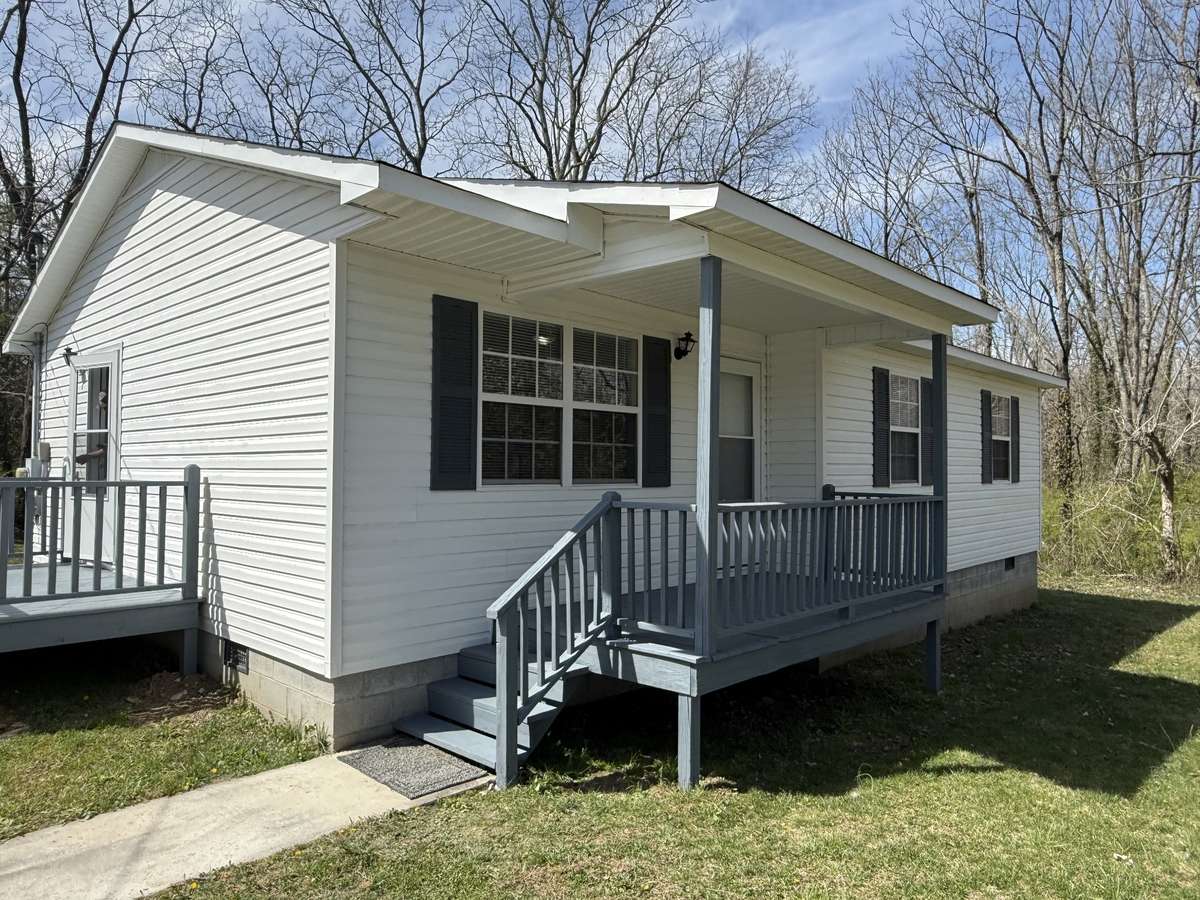 Neat and clean, new floors and appliances. 3 bedroom 1 full bath and 1/2 bath in primary.