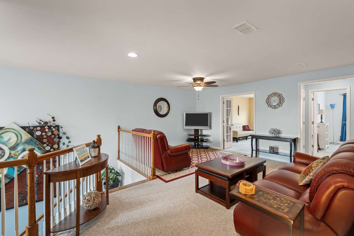Upstairs living room / flex space