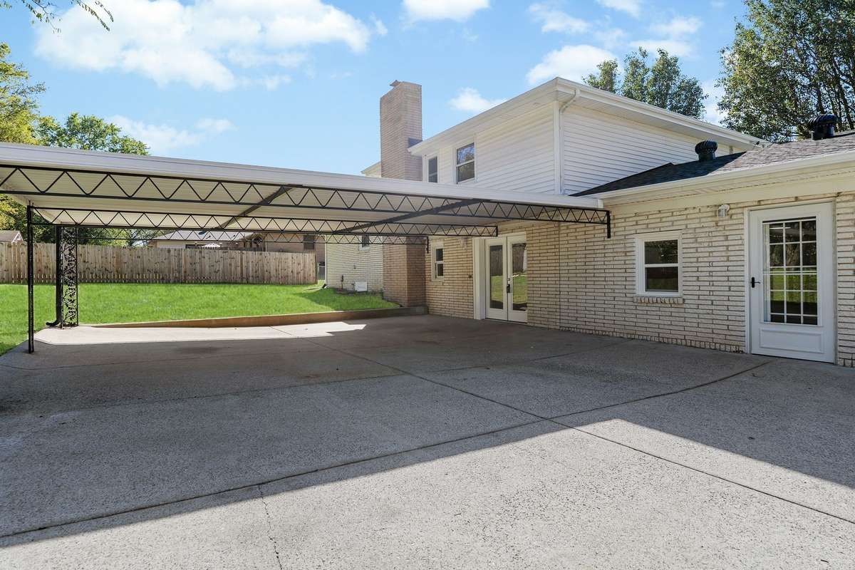 Huge carport and driveway for extra parking.