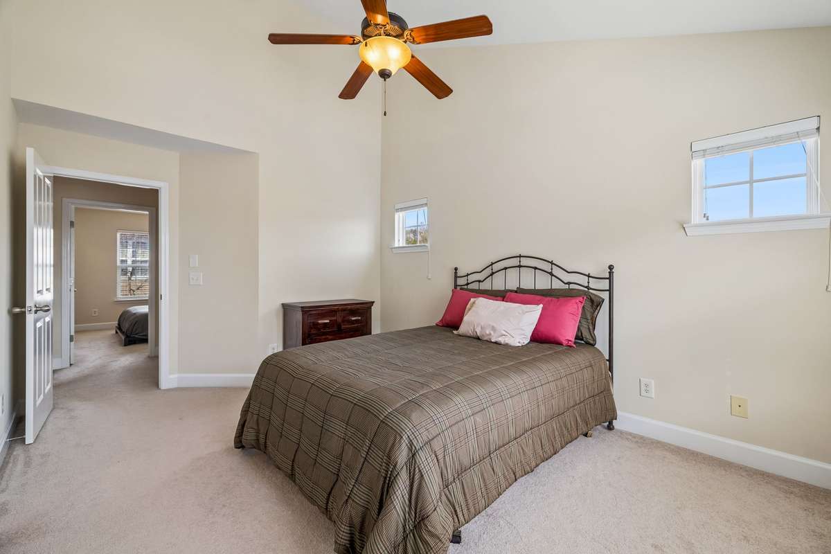 Primary Bedroom (Upstairs)