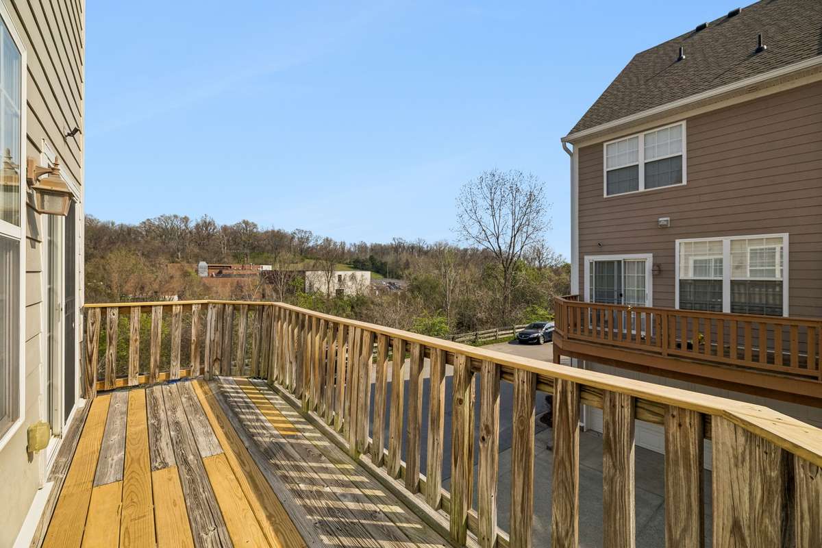 Gorgeous End Unit Views of Greenery!