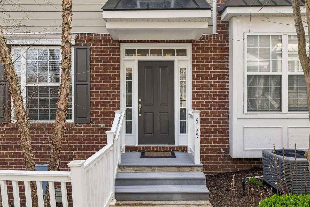 2 bed | 2/1 bath | Bonus Room for Office or Gym
