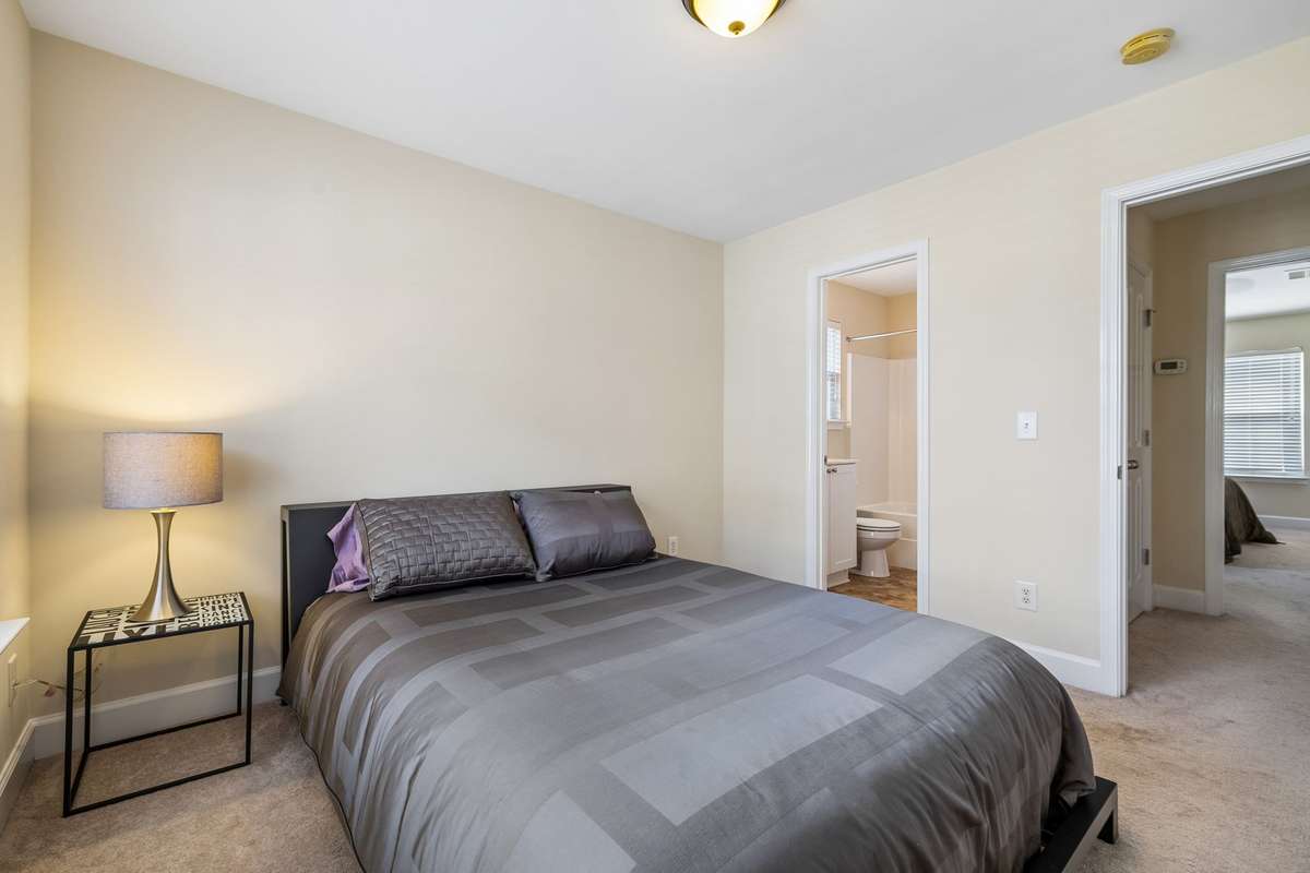 Bedroom 2 (Upstairs)
