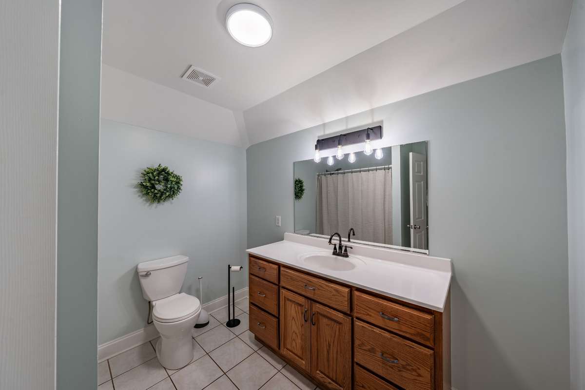 Upstairs (3rd) full bath