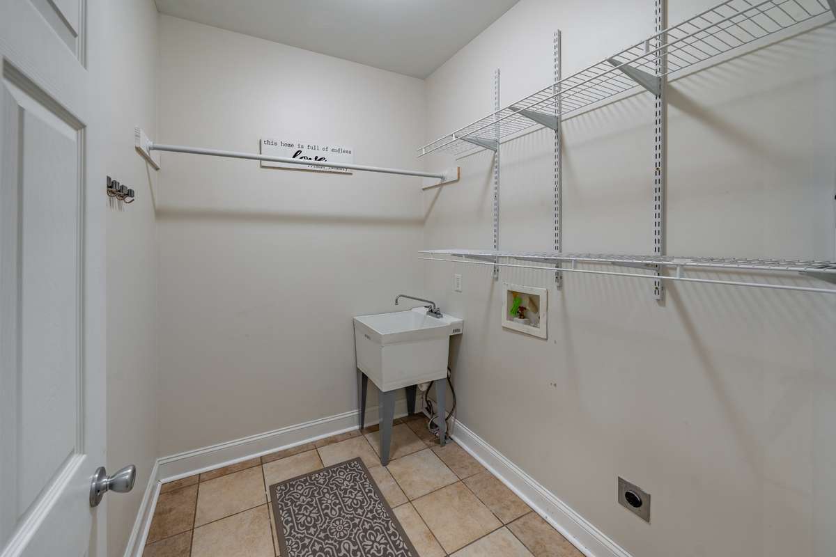 Utility room with free standing sink and washer/dryer hookups