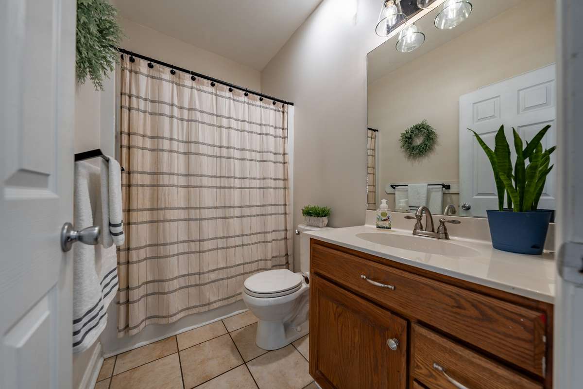 Guest full bath