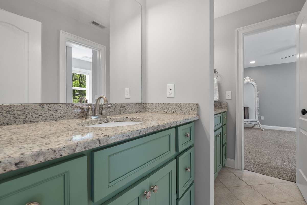 A jack and Jill bath between tow of the additional bedrooms upstairs.
