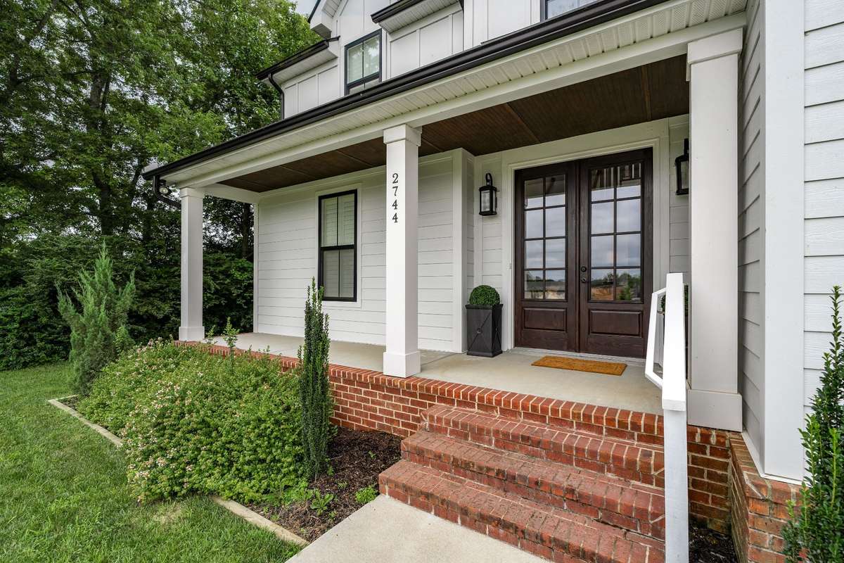 Conveniently located 3 miles from Downtown Columbia