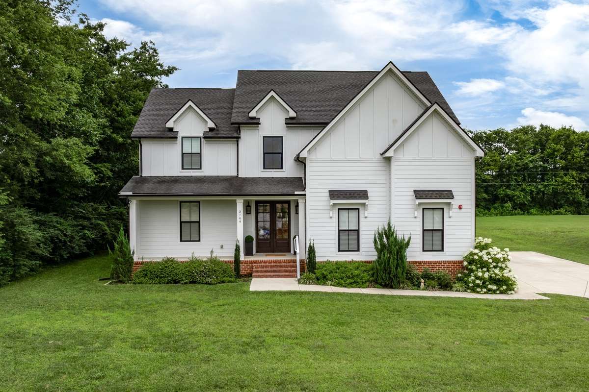 WELCOME HOME TO 2744 MORROW LANE !