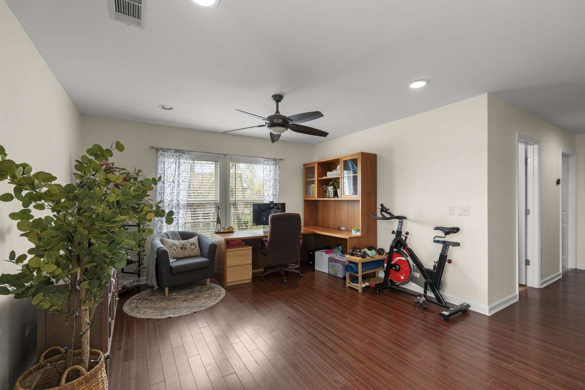 Bonus area and/or office.