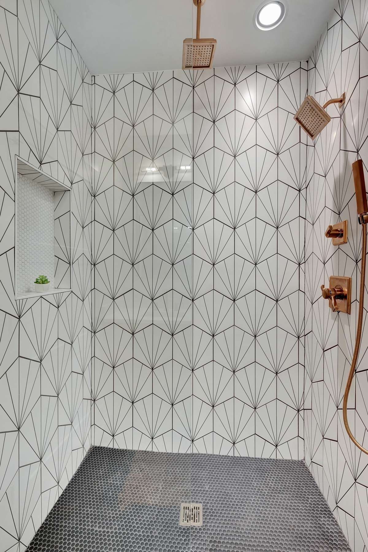 En-suite Bath for bedroom-5