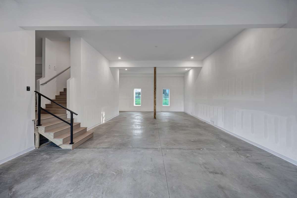 Lower Level Lots of Space!