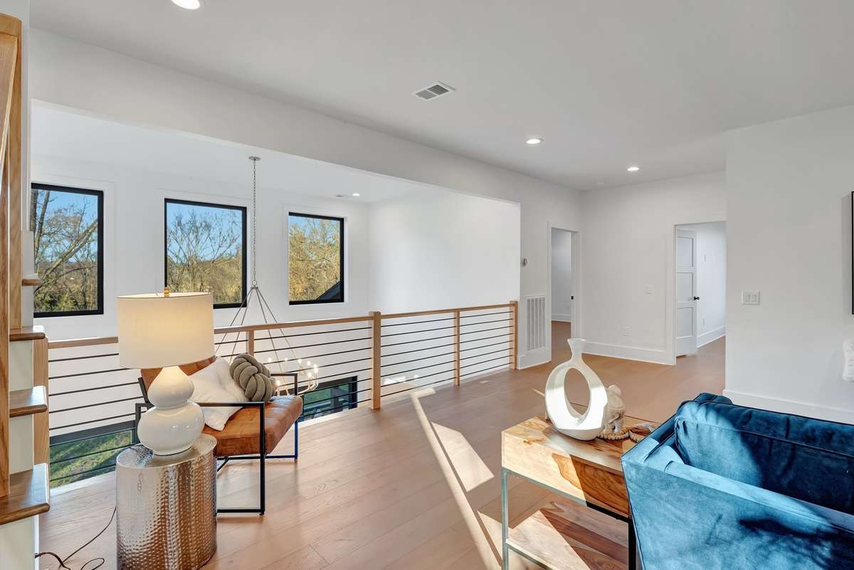 Upstairs Den/-Sitting Rm connects you Bedrooms 3,4,5 and Laundry Rm